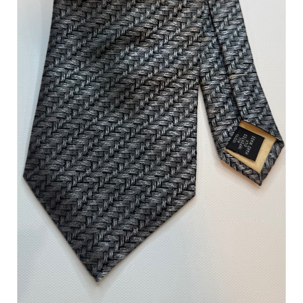 Tommy Bahama Mens Silk Tie Grey Black Herringbone Geometric Hand Made Necktie